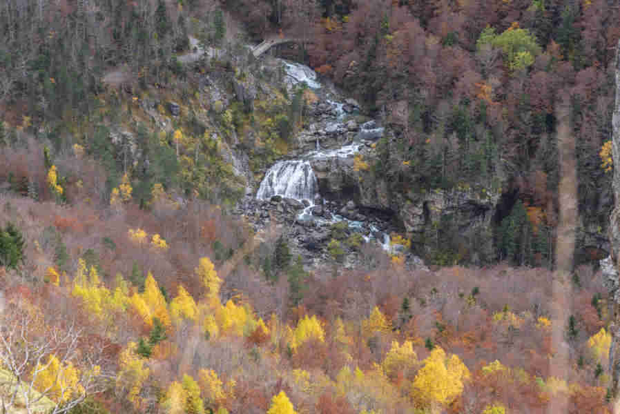Huesca - parque nacional de Ordesa y Monte Perdido - valle de Ordesa 122 - faja Canarellos y cascada de Arripas.jpg